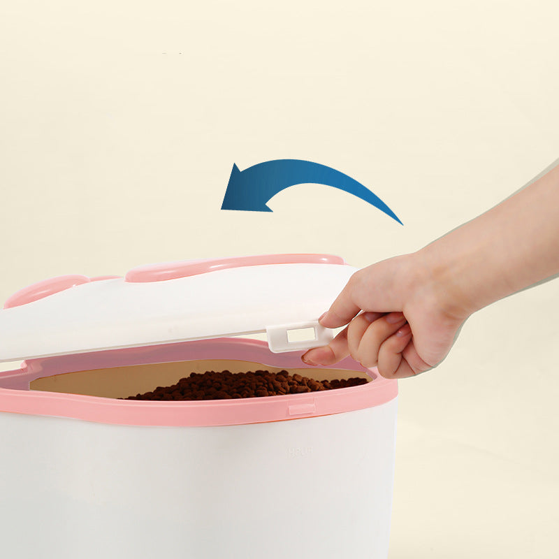 Pet food storage container with included measuring scoop
