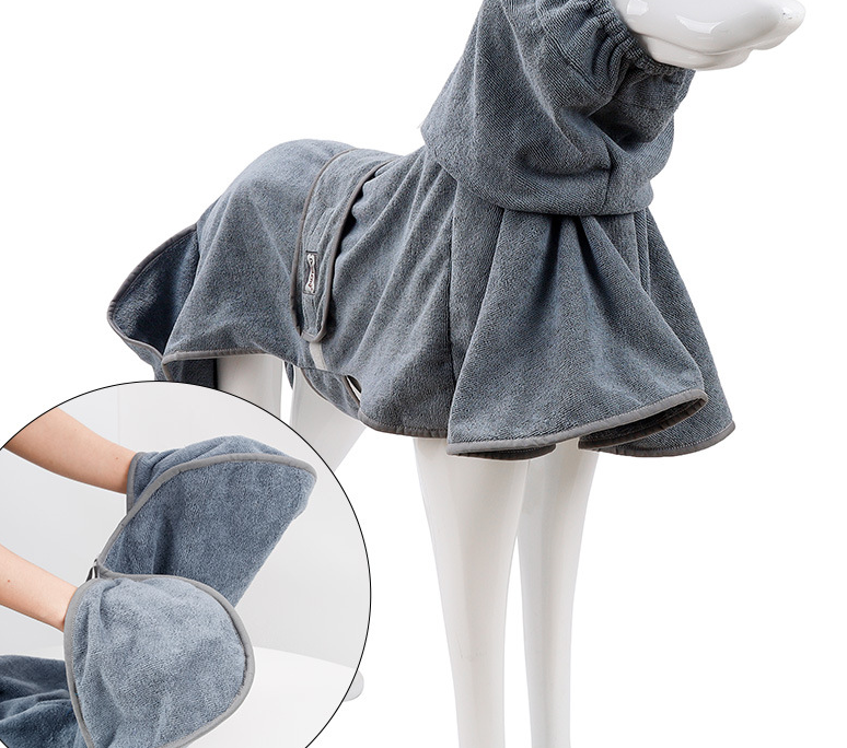 Highly absorbent dog drying robe with adjustable closure